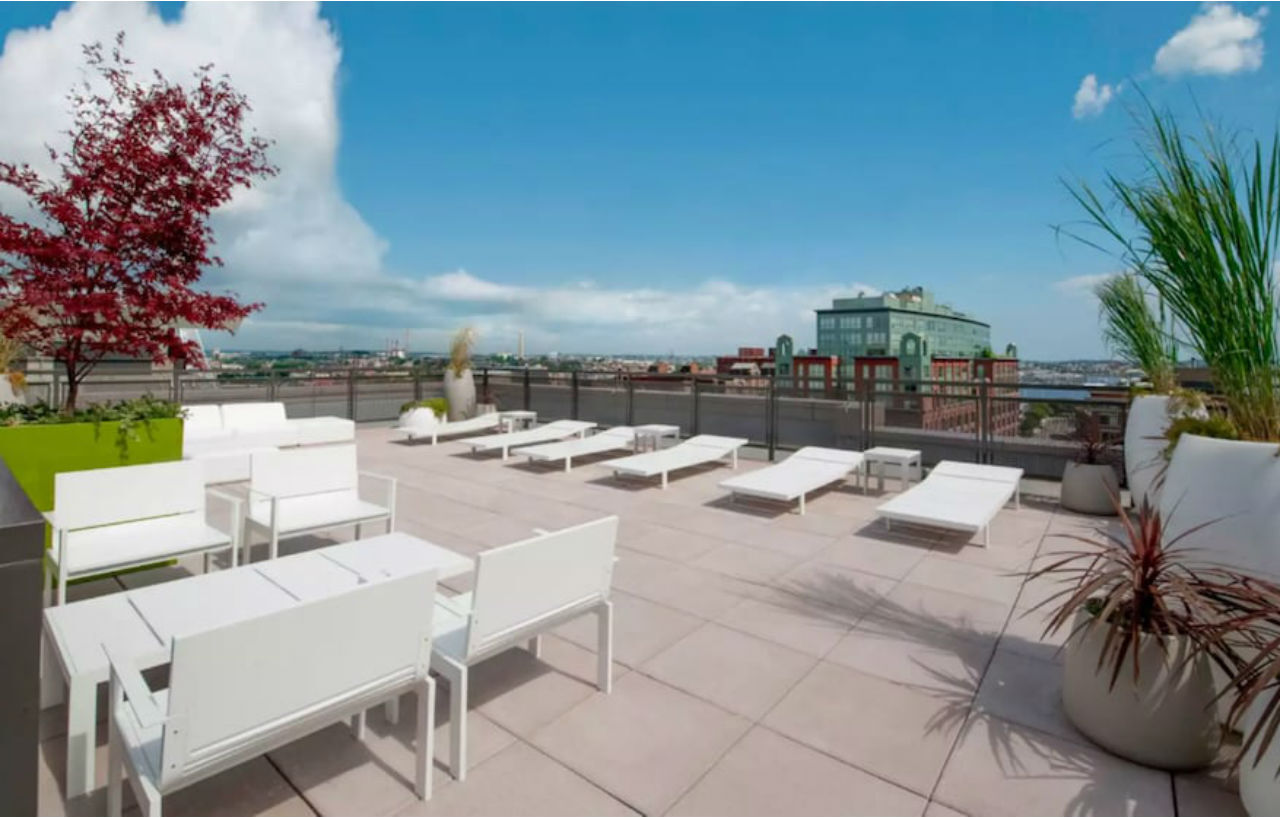 Global Luxury At Garden Apartment