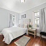 Cozy Up In 5Br Apt Near Charming Oak Square