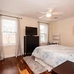 2B Unit W Elevator & In-Unit Laundry