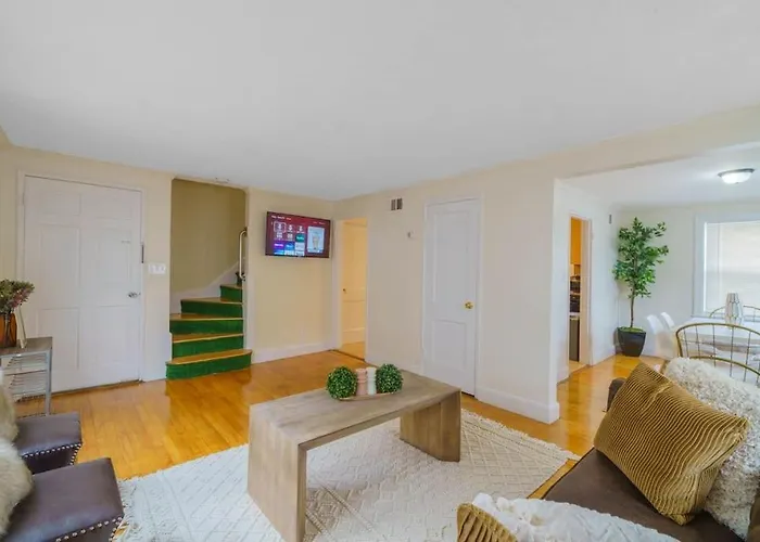 New Vanity Short- Term Rentals- Neponset Riverway
