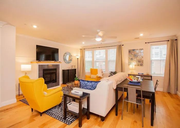 2B Unit W Elevator & In-Unit Laundry