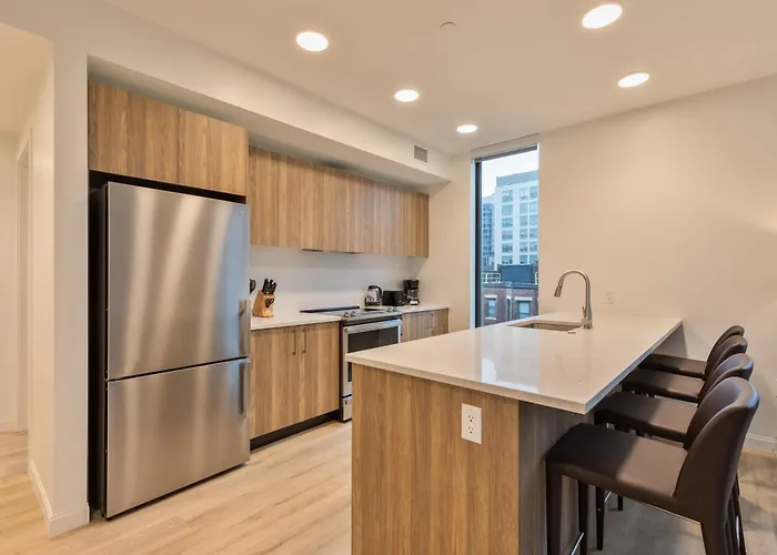 Gorgeous Apt Heart Of Downtown