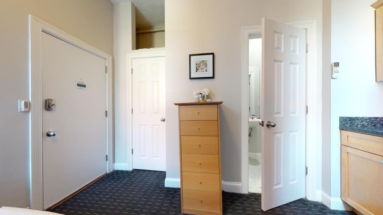 Apartment South End Perfect For Work Travel #26 *