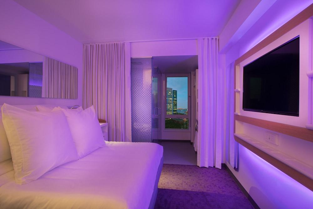 Yotel Hotel 4*