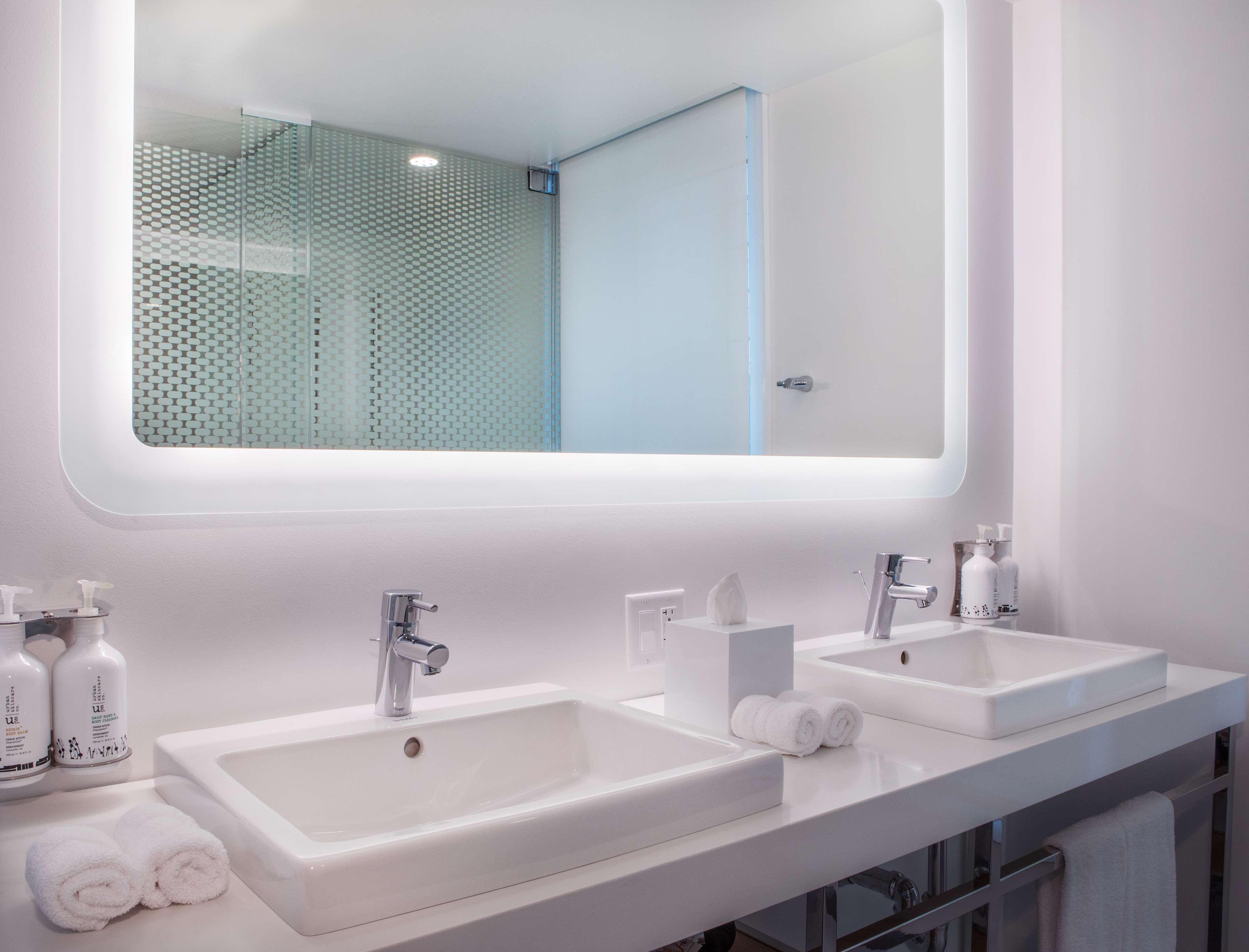 Yotel Hotel 4*