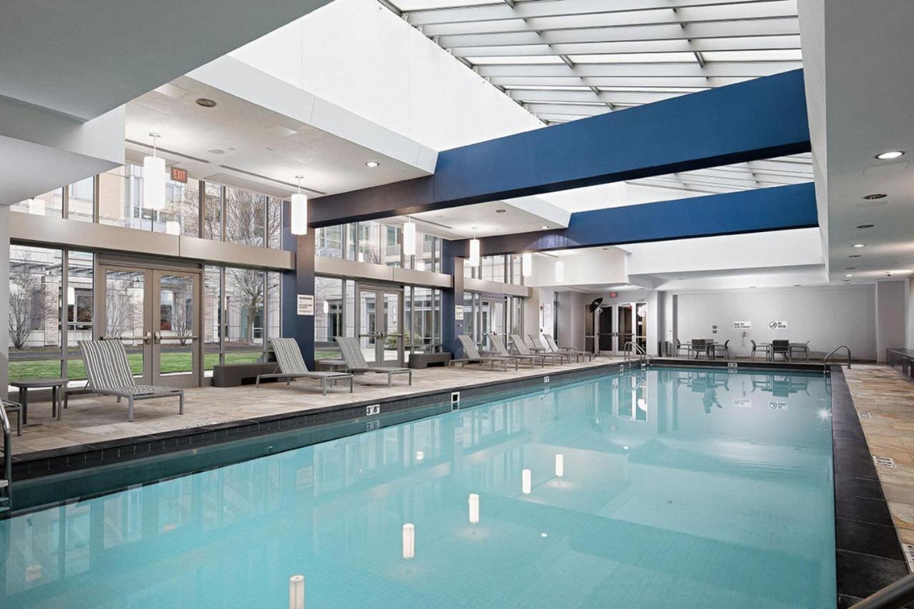 E Cambridge 1br W Wd Gym Steps From Train Bos-524 *