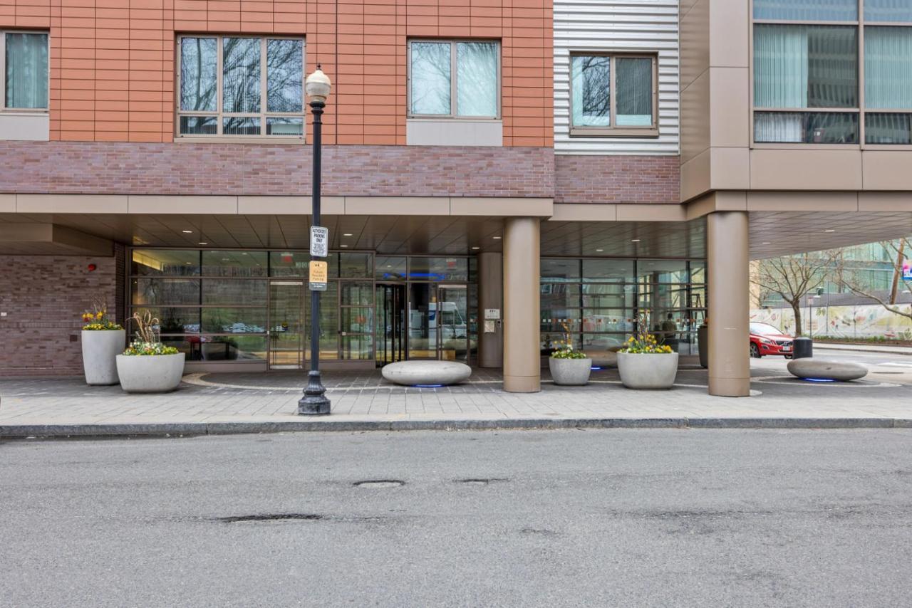 Well-located Kendall Sq 1br W Courtyard Bos-387