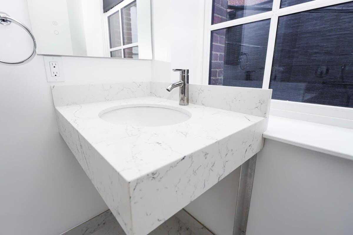 Modern Studio In Historic - Unit #102 Apartment *