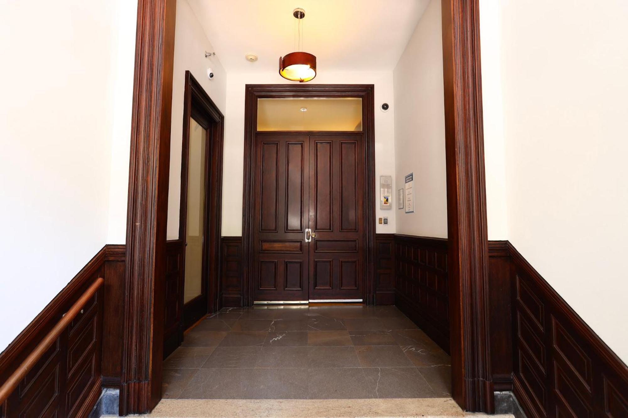 Apartment Large Stylish Newbury Street W/ Kitchen *