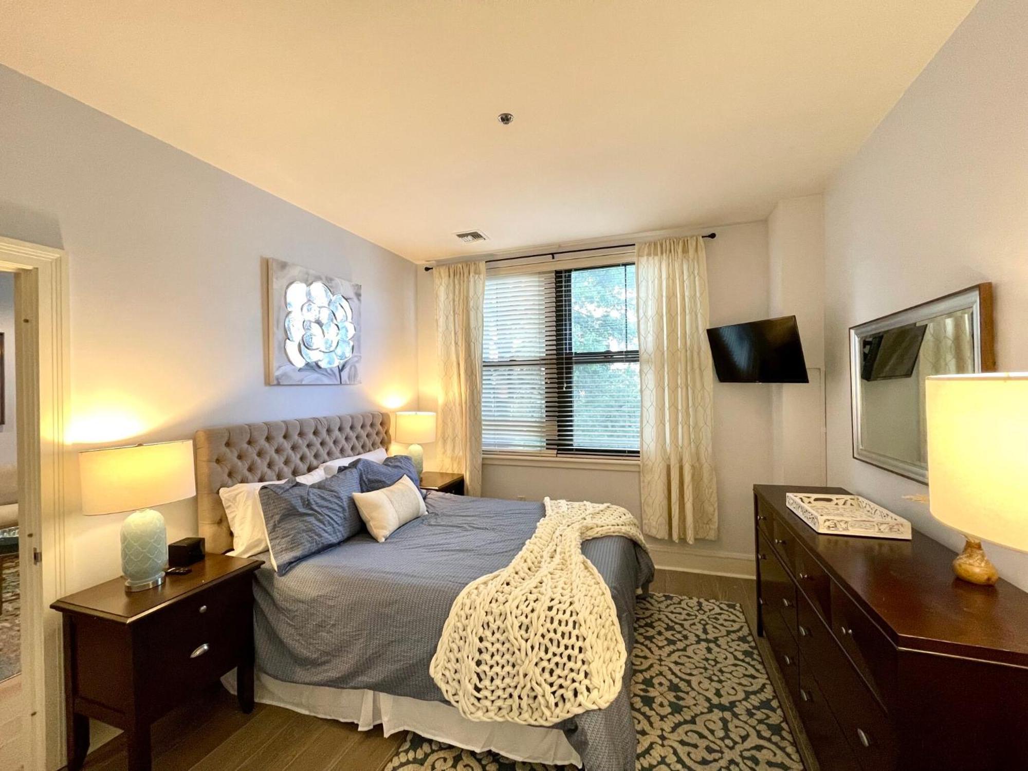 Apartment Luxury 1bed Loft, 2 Baths, Air, South End
