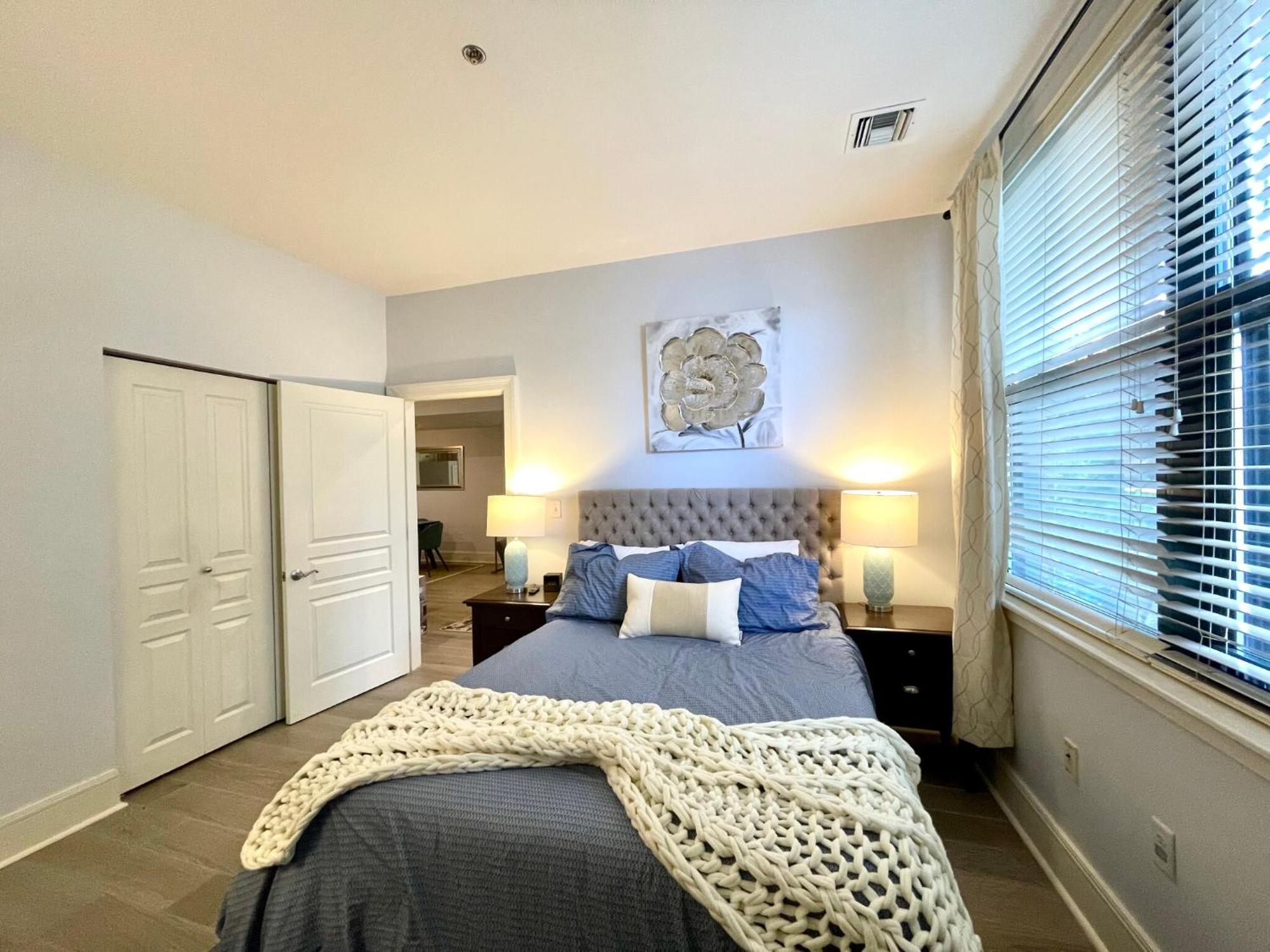 Luxury 1bed Loft, 2 Baths, Air, South End *