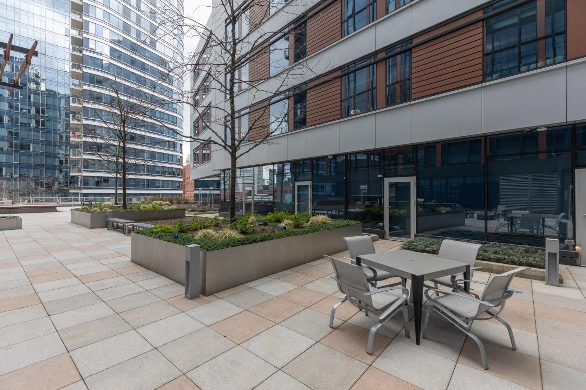 Private Seaport With Gym - Via-401