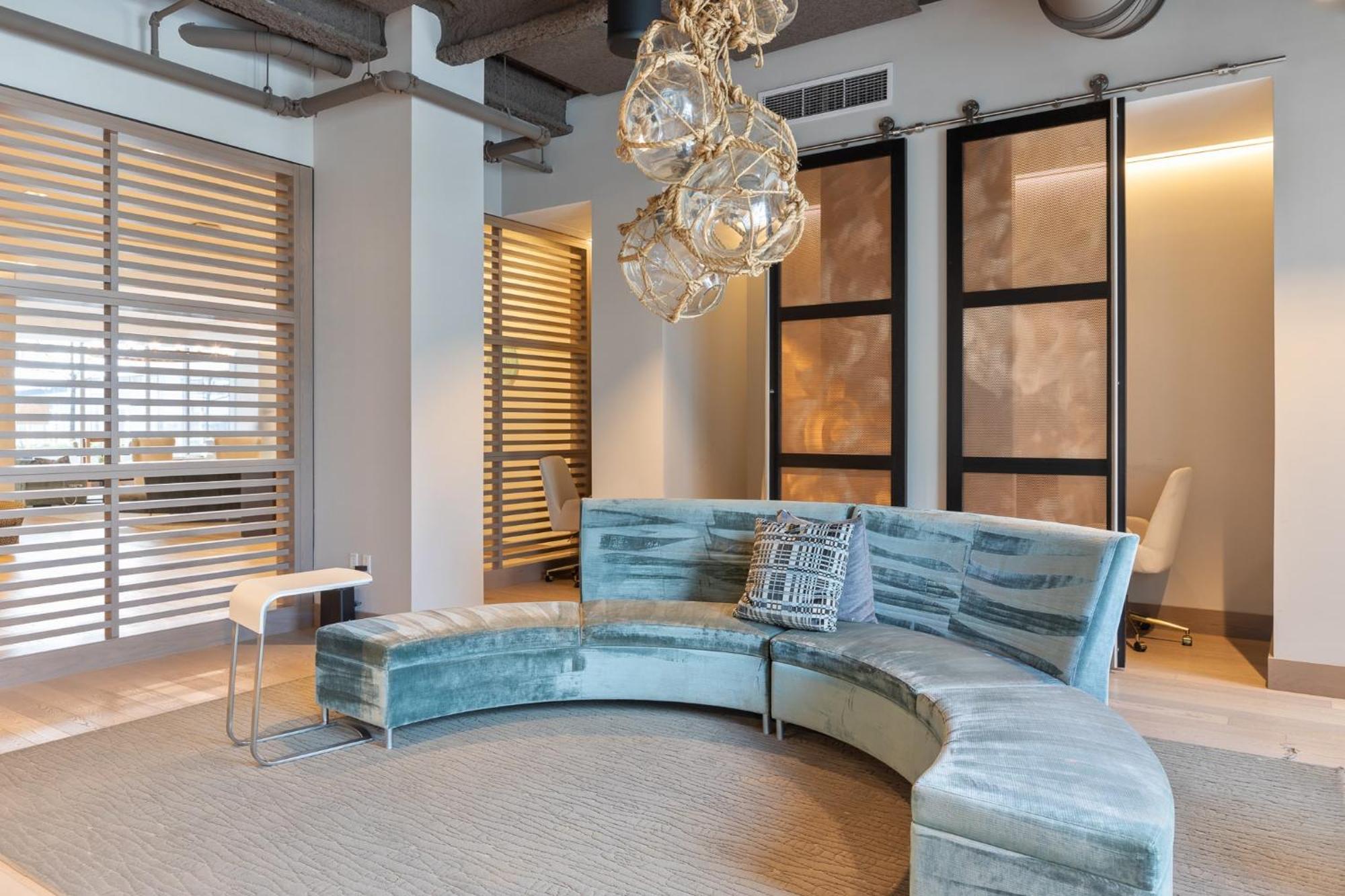 Private Seaport With Gym - Via-401 Apartment *