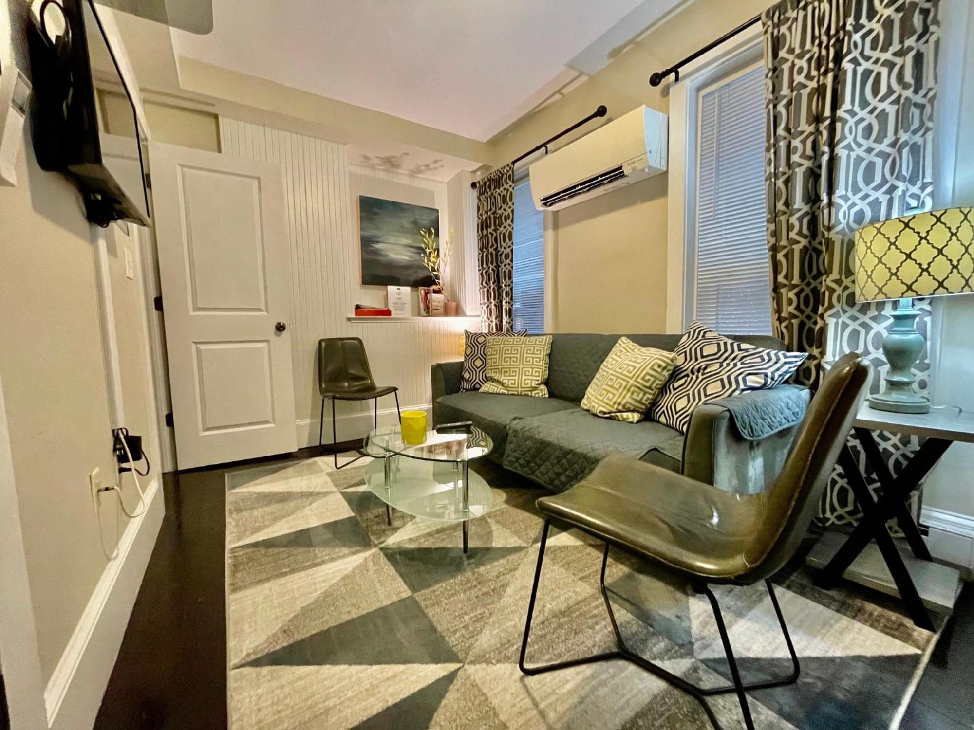 Beautiful 3br 3ba Duplex Parking Location Apartment