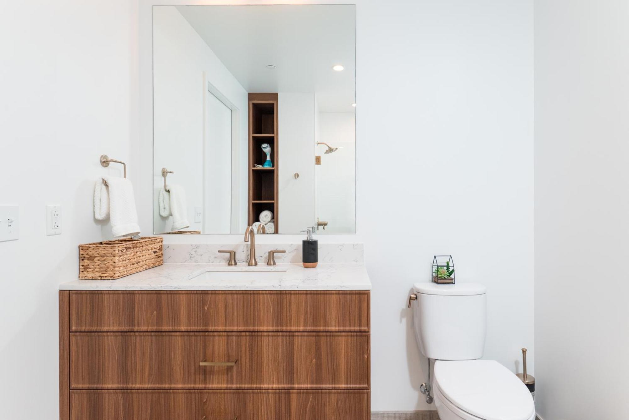 Luxury 2br Backbay Common T-station Roof Lounge Gym Boston