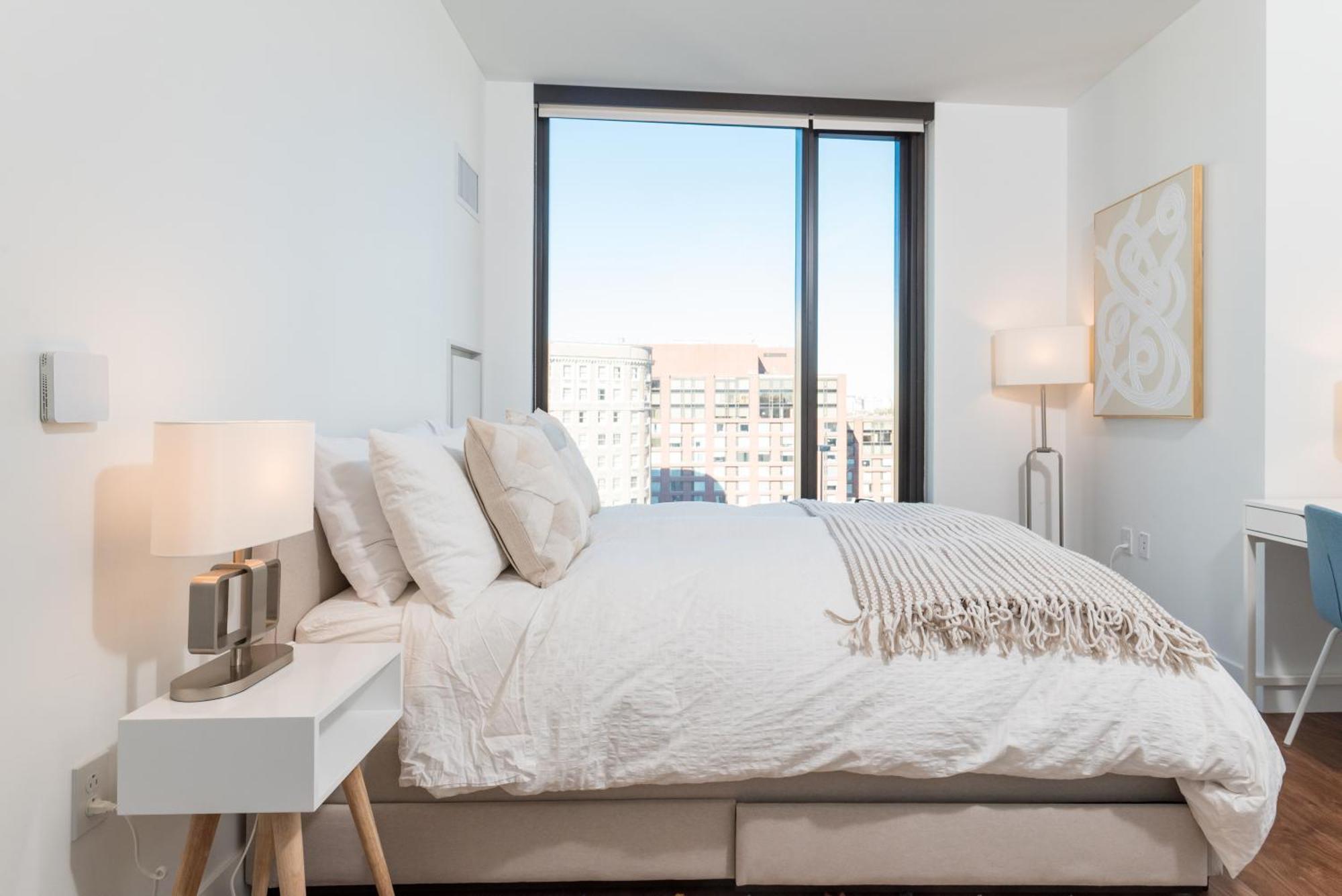 Luxury 2br Backbay Common T-station Roof Lounge Gym Apartment *