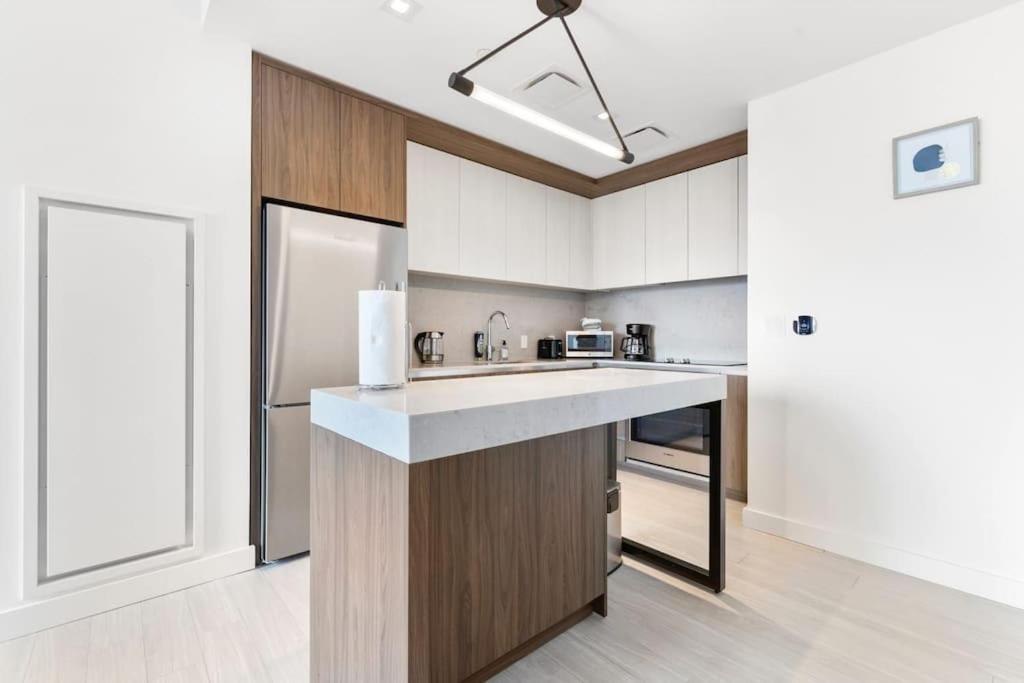 Apartment High-end 2br 2ba Unit In Seaport *