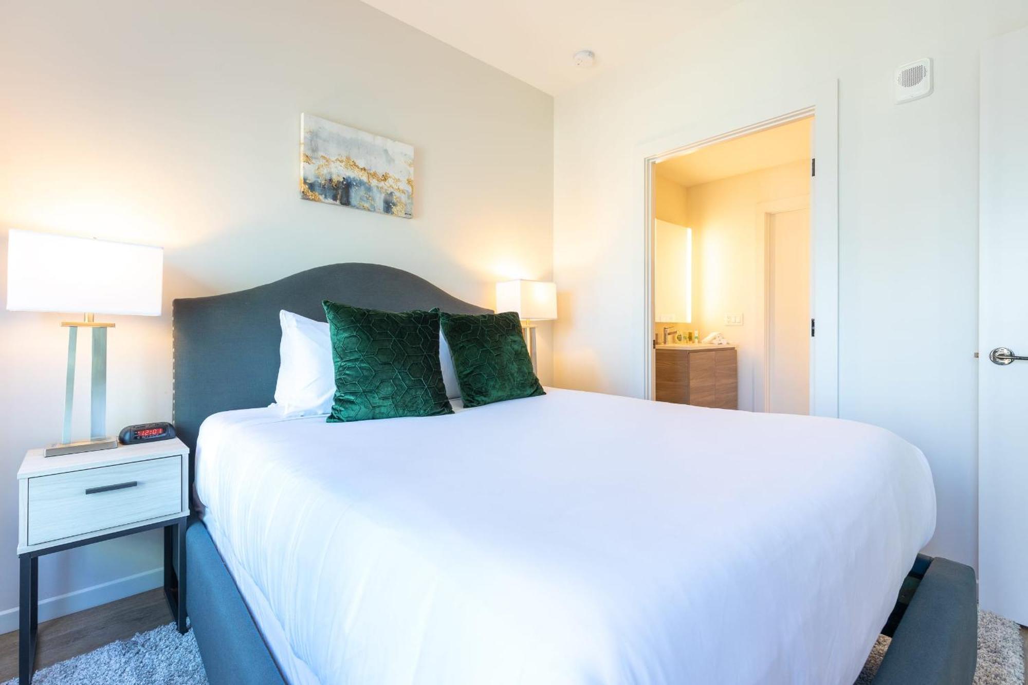 Luxury In Heart Of Seaport - Via-1515