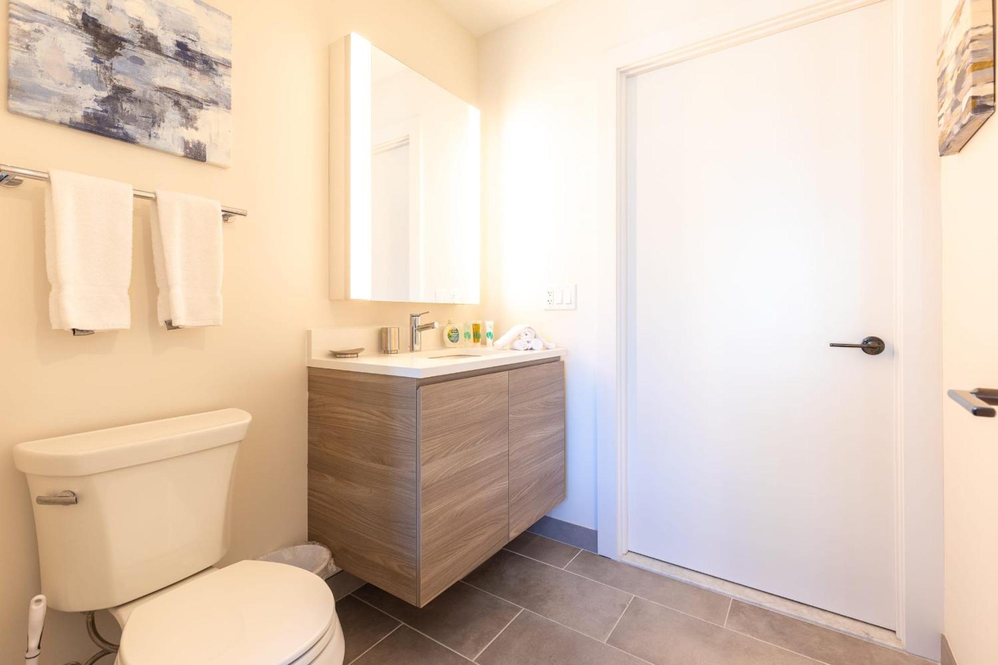 Luxury In Heart Of Seaport - Via-1515 Apartment *
