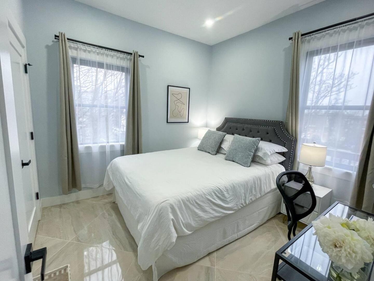3Br Gem Skyline Views, Laundry & Central Air Apartment Boston