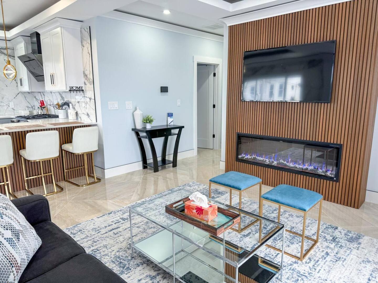 3Br Gem Skyline Views, Laundry & Central Air * Boston
