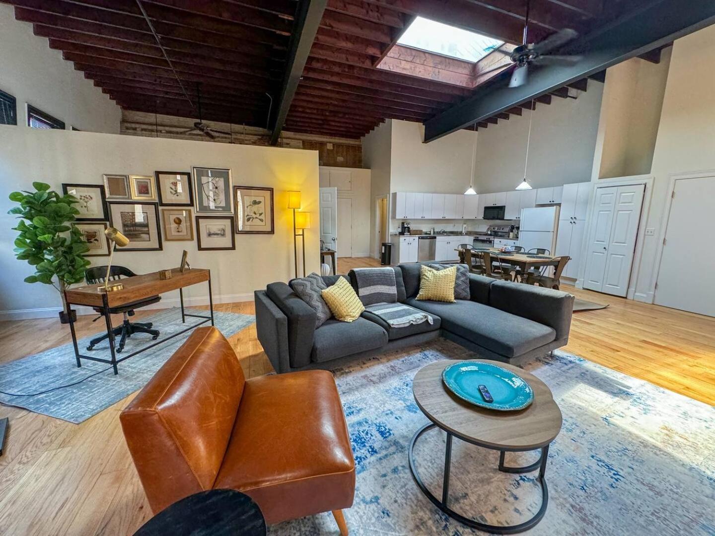 Sunny 2br W Office, Near Copley & Shopping Boston