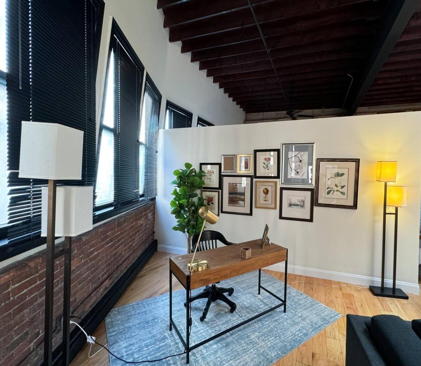 Sunny 2br W Office, Near Copley & Shopping Apartment Boston