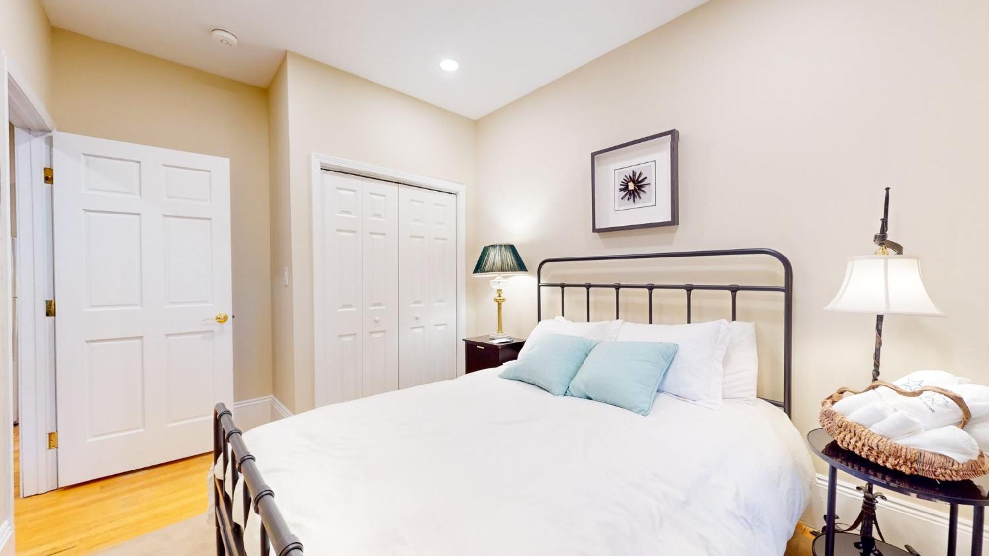 Newly Renovated 2-bed, Back Bay Near Mgh, Bu, Mit * Boston