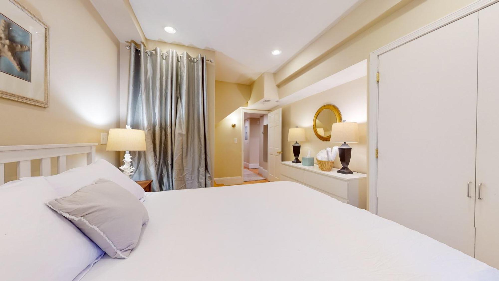 Apartment Newly Renovated 2-bed, Back Bay Near Mgh, Bu, Mit *