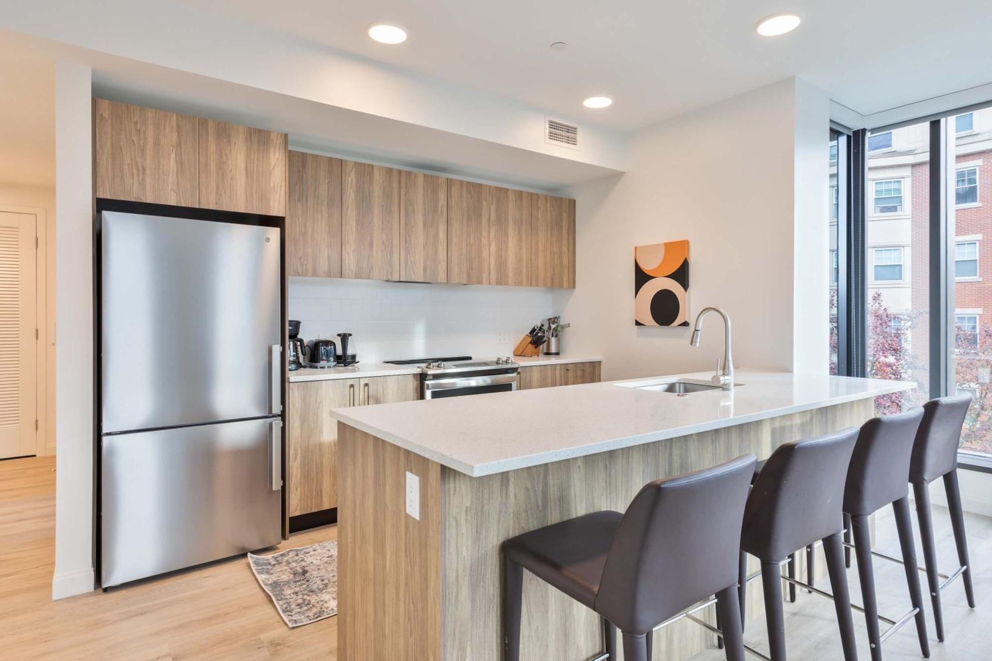 Spacious With Kitchen - Idl-450 * Boston