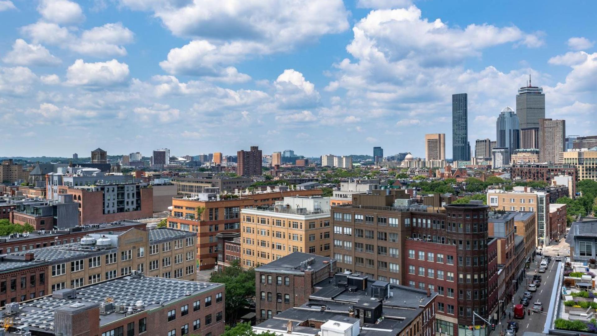 Luxury South End - 2 Bedroom King Amazing Views