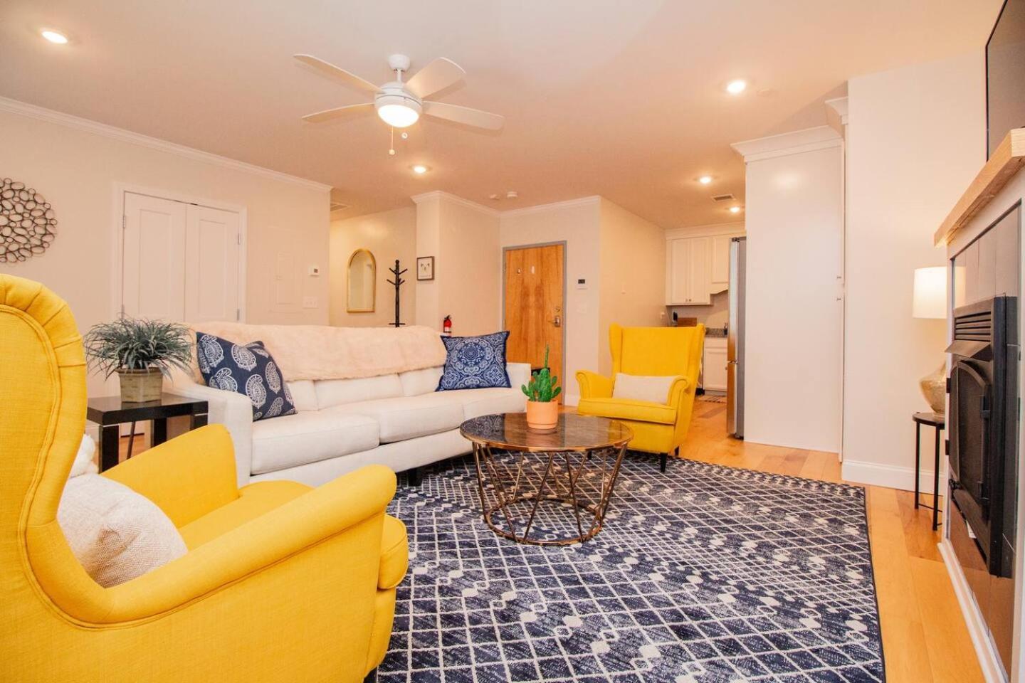 2b Unit W Elevator & In-unit Laundry Apartment *