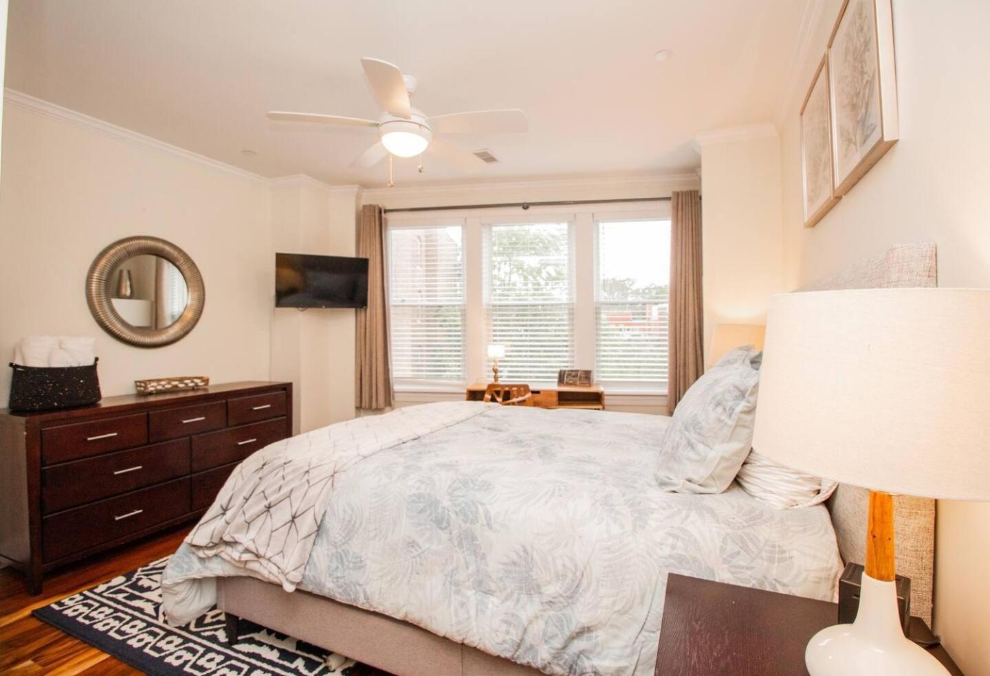 2b Unit W Elevator & In-unit Laundry *