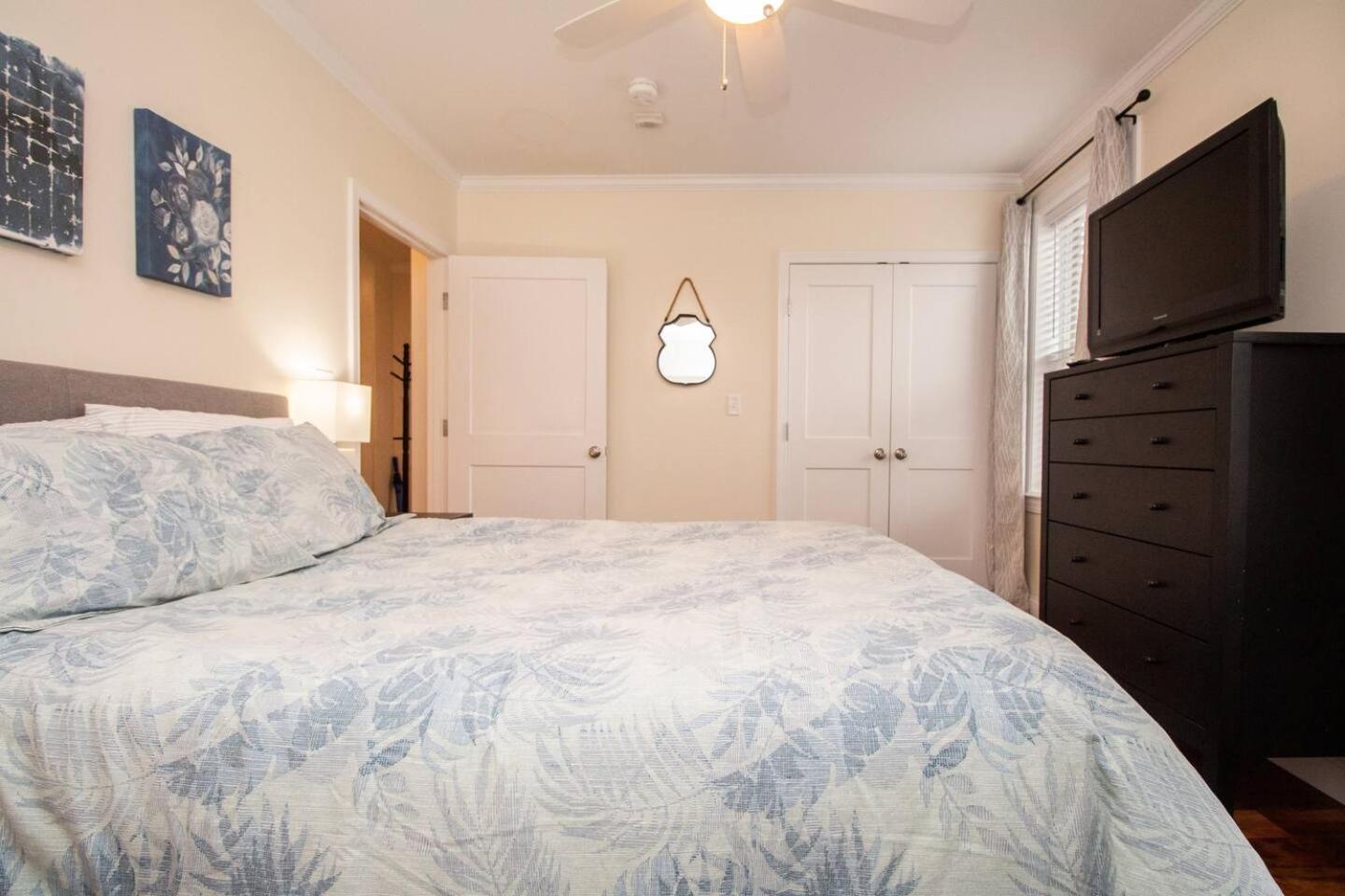 2b Unit W Elevator & In-unit Laundry Apartment *
