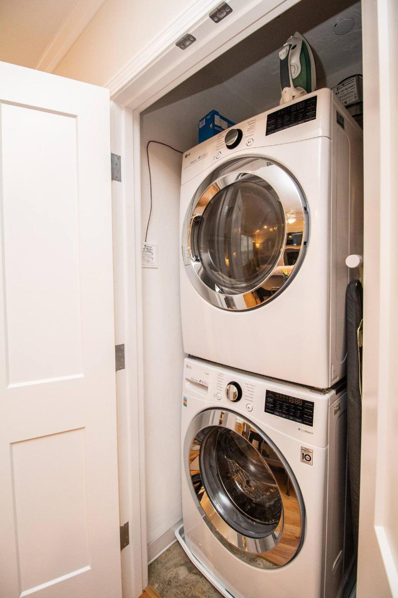 Apartment 2b Unit W Elevator & In-unit Laundry *