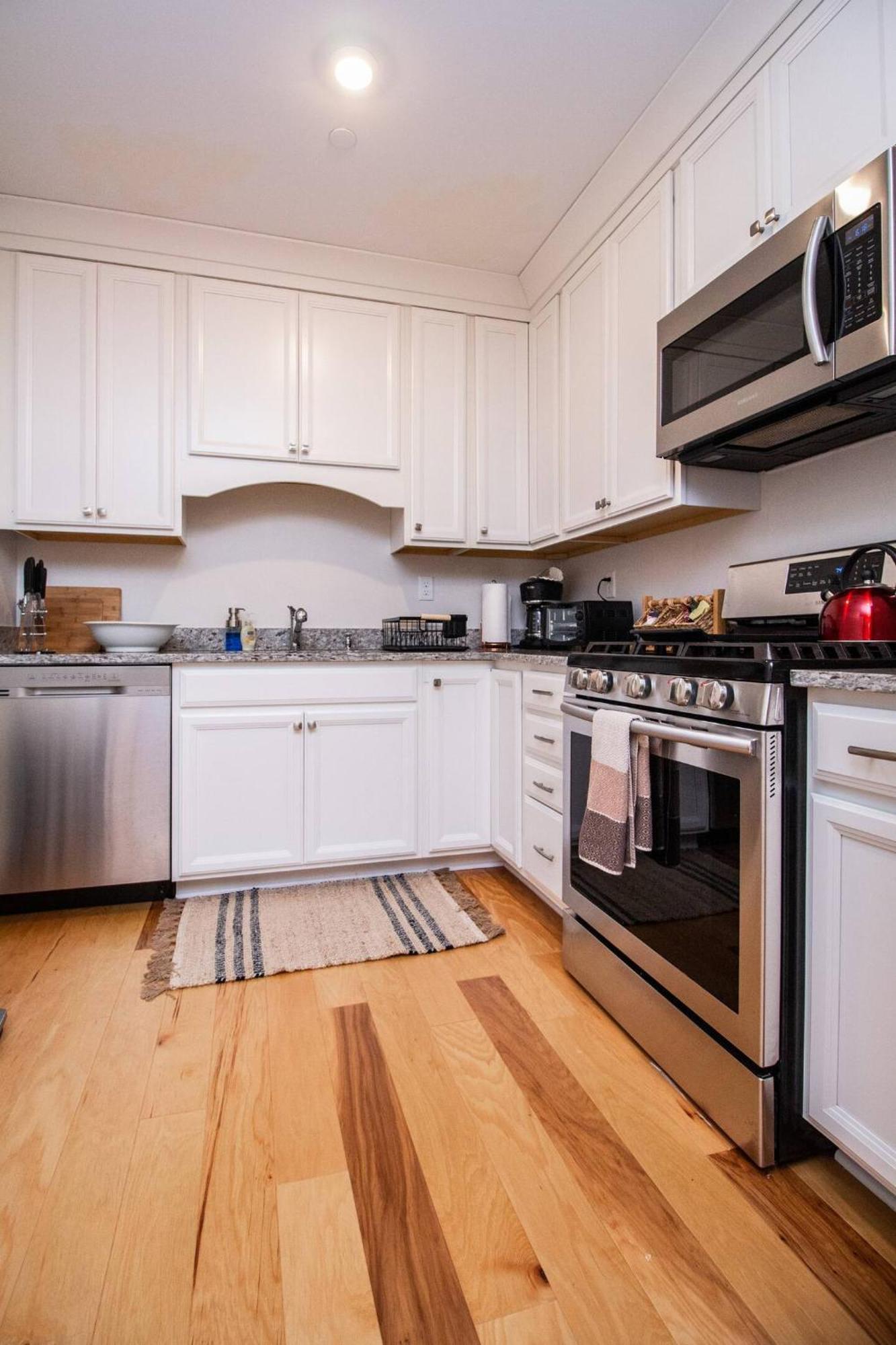 Apartment 2b Unit W Elevator & In-unit Laundry *