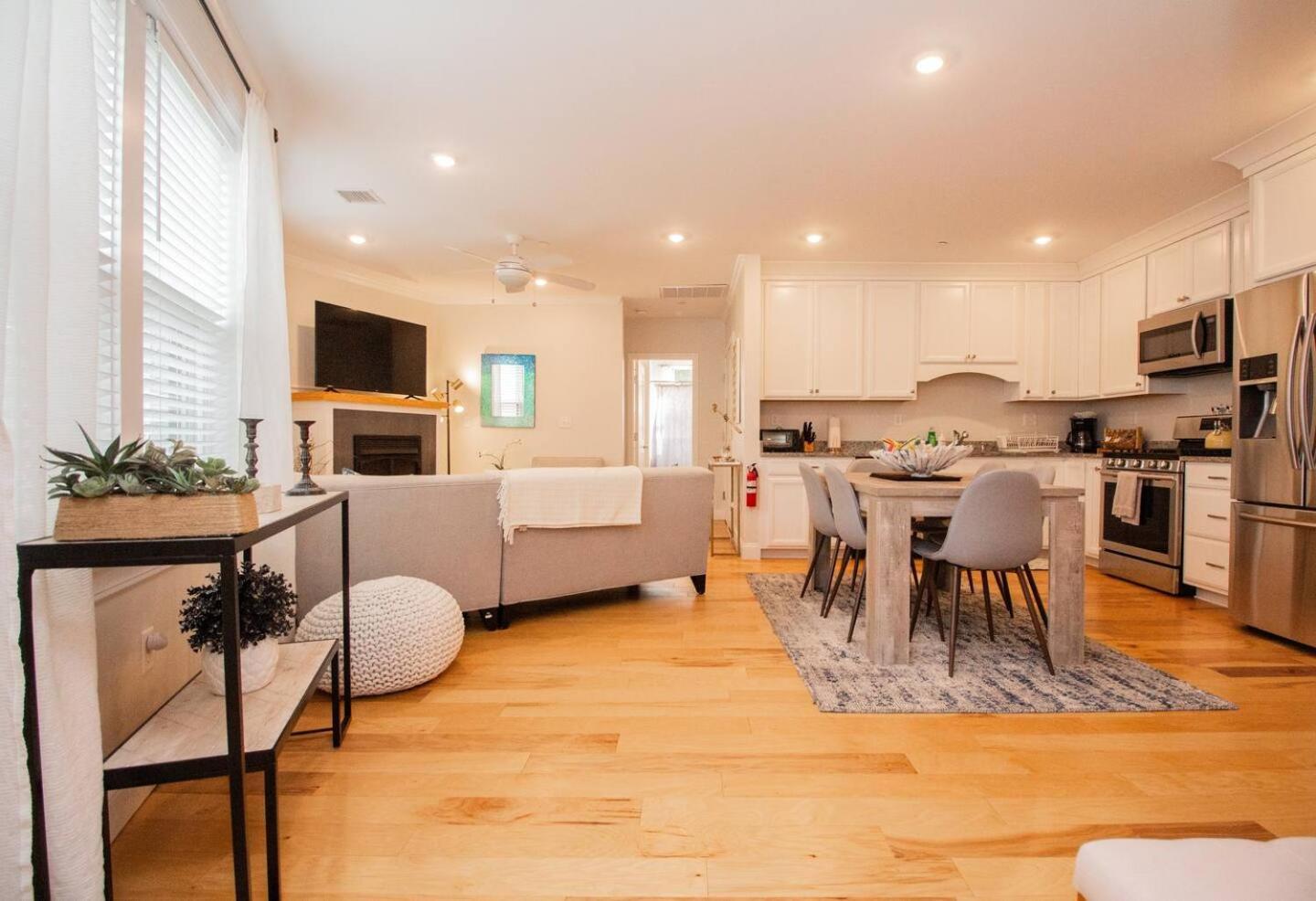 2b 2ba W In-unit Laundry, Air Boston