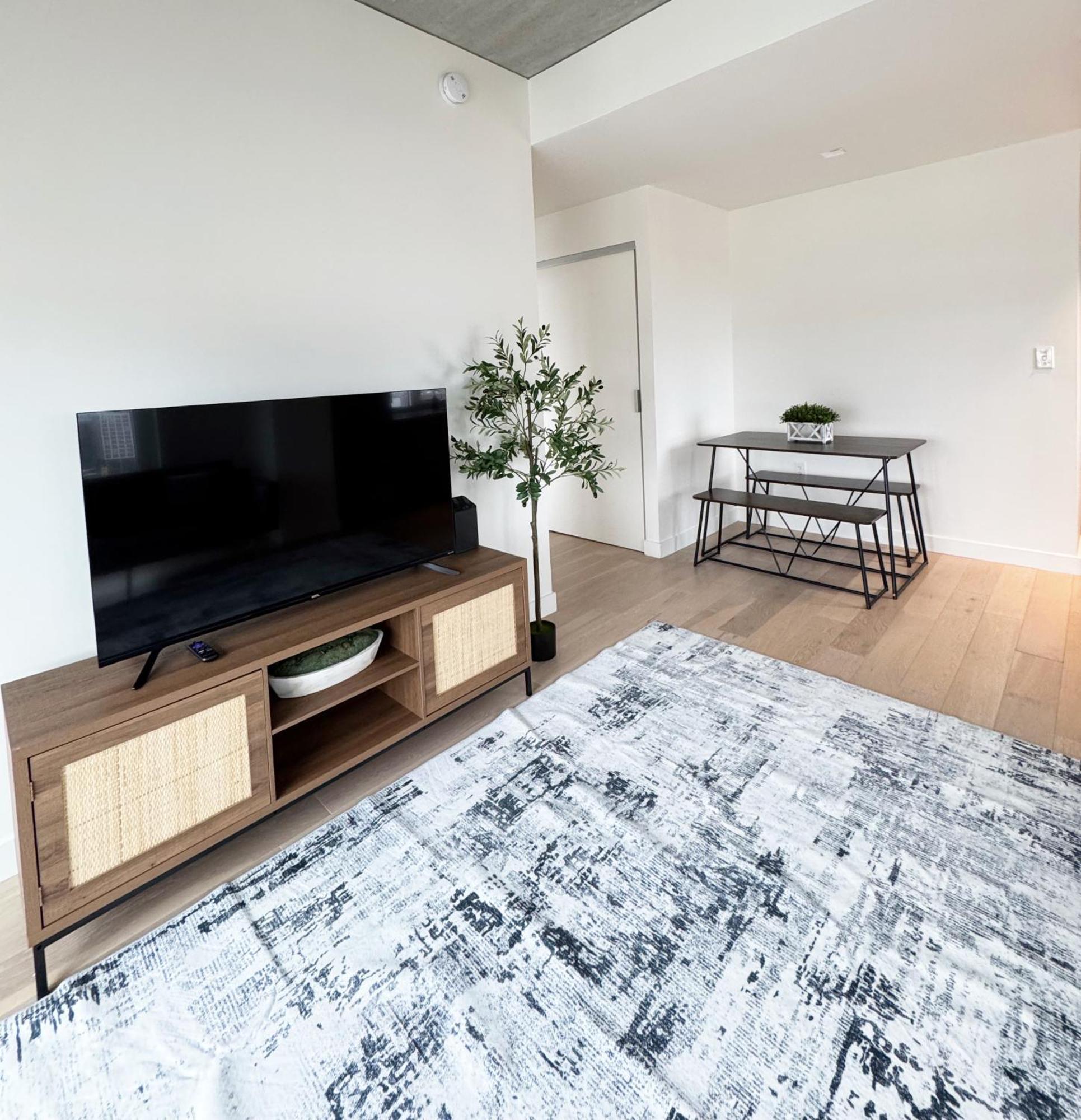Luxury South End - 2 Bedroom King Amazing Views *