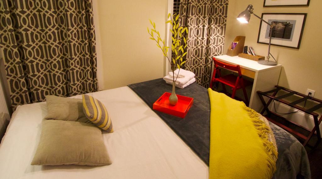 Beautiful 3br 3ba Duplex Parking Location *