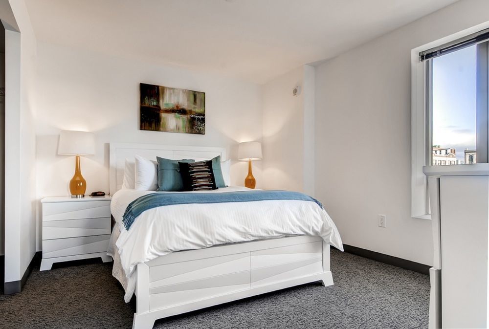 Global Luxury At The Theater District *