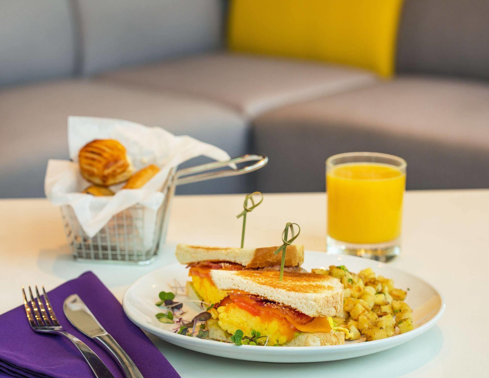 Yotel Hotel 4*