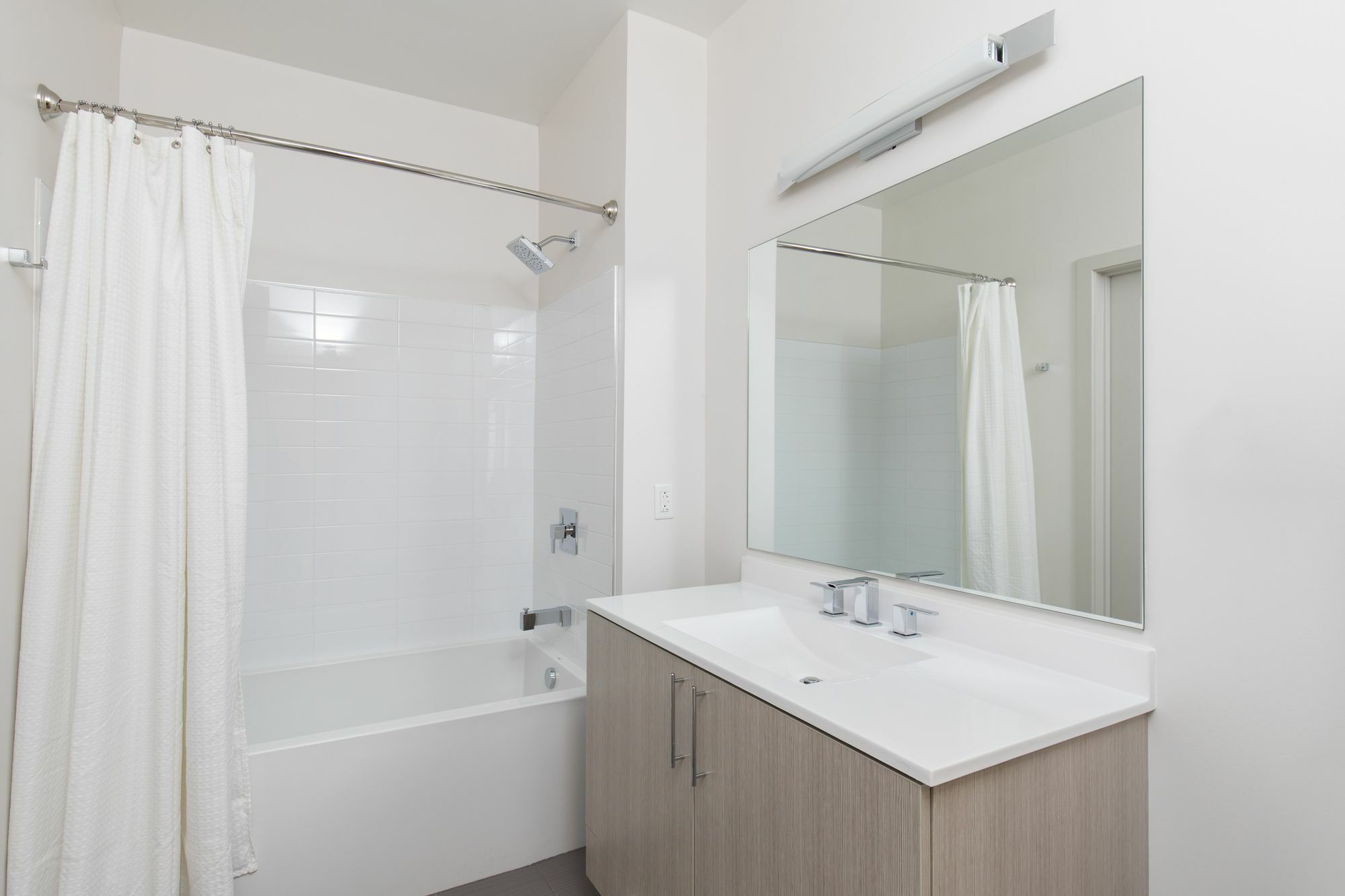 Bright 2br In Seaport By Sonder *