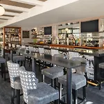 Staypineapple, A Delightful Hotel, South End