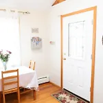Beautiful Apartment-5 Beds-Full Kitchen-Parking-Super Clean!