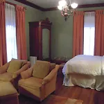 Taylor House Bed And Breakfast