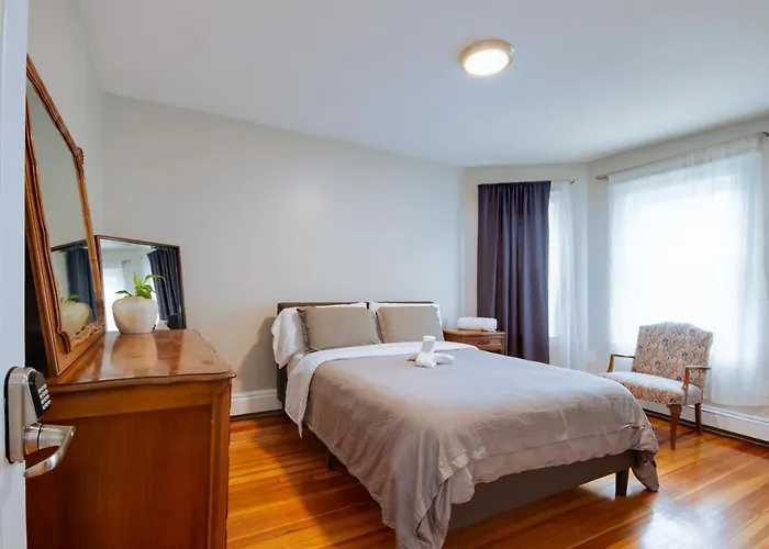 Boston Queen Bedroom