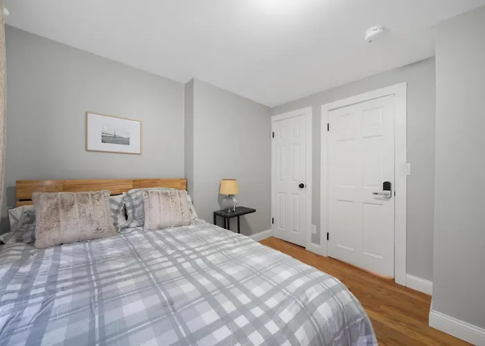 Easy Commute South Boston 4Br 1Bh Apt