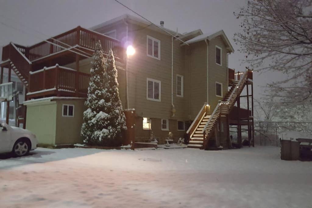 Beautiful Apartment-5 Beds-full Kitchen-parking-super Clean! Apartment Boston