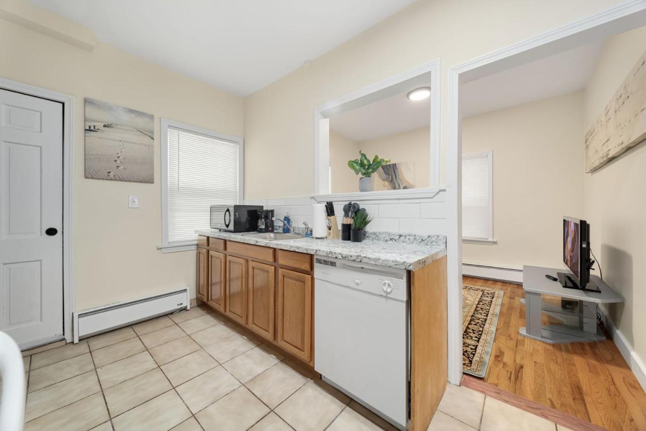 Newly Renovated 2br1ba At The