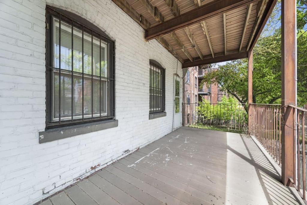 Newly Renovated 2br1ba At The